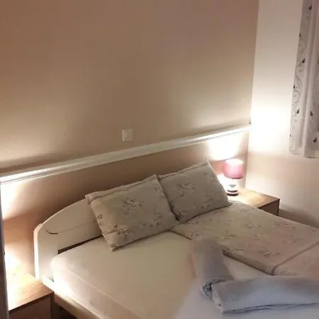Apartment Kaca 3