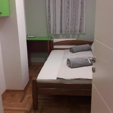 Apartment Kaca 3 *